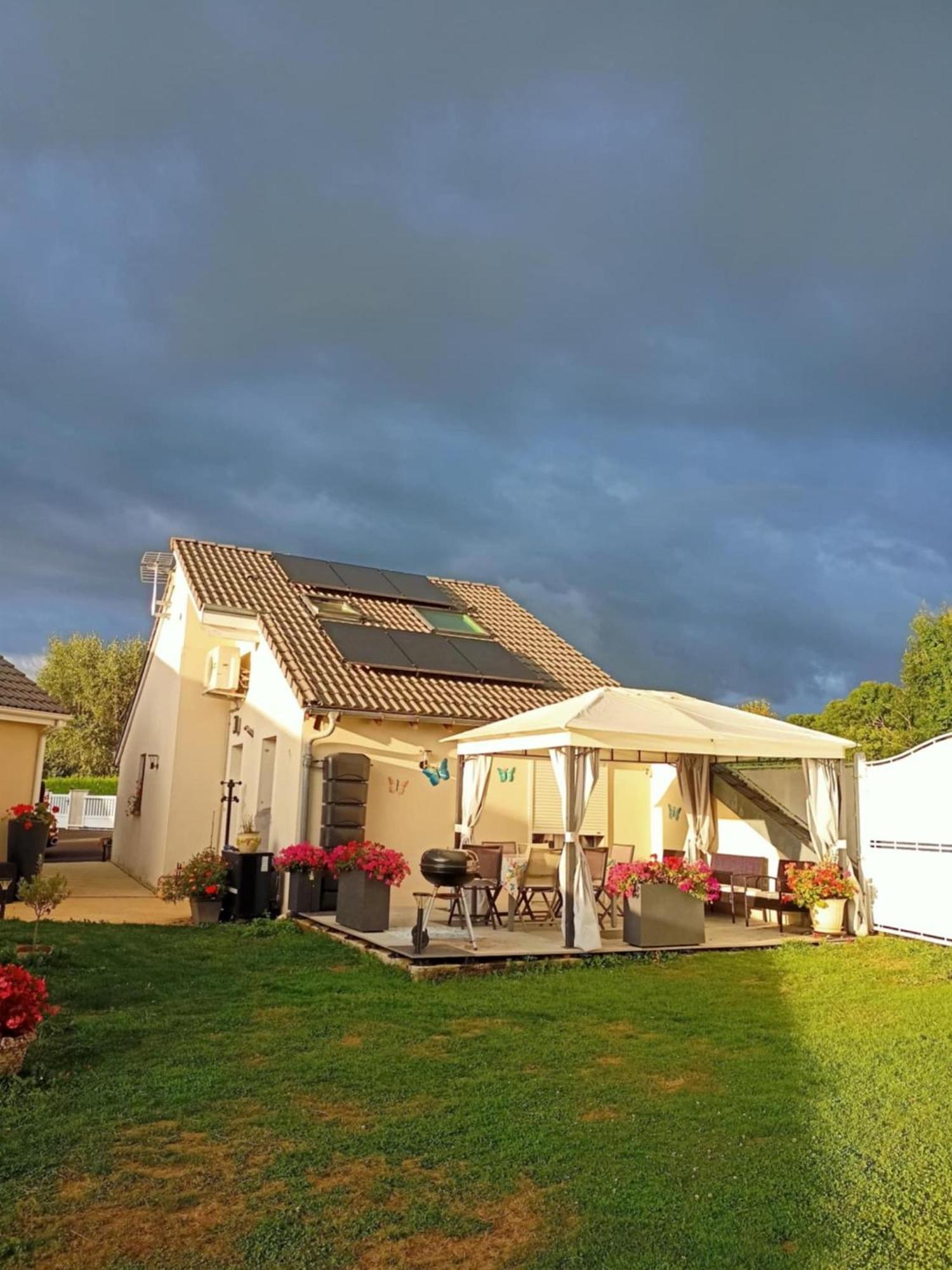 Gite M Et M Nébouzat Exteriör bild